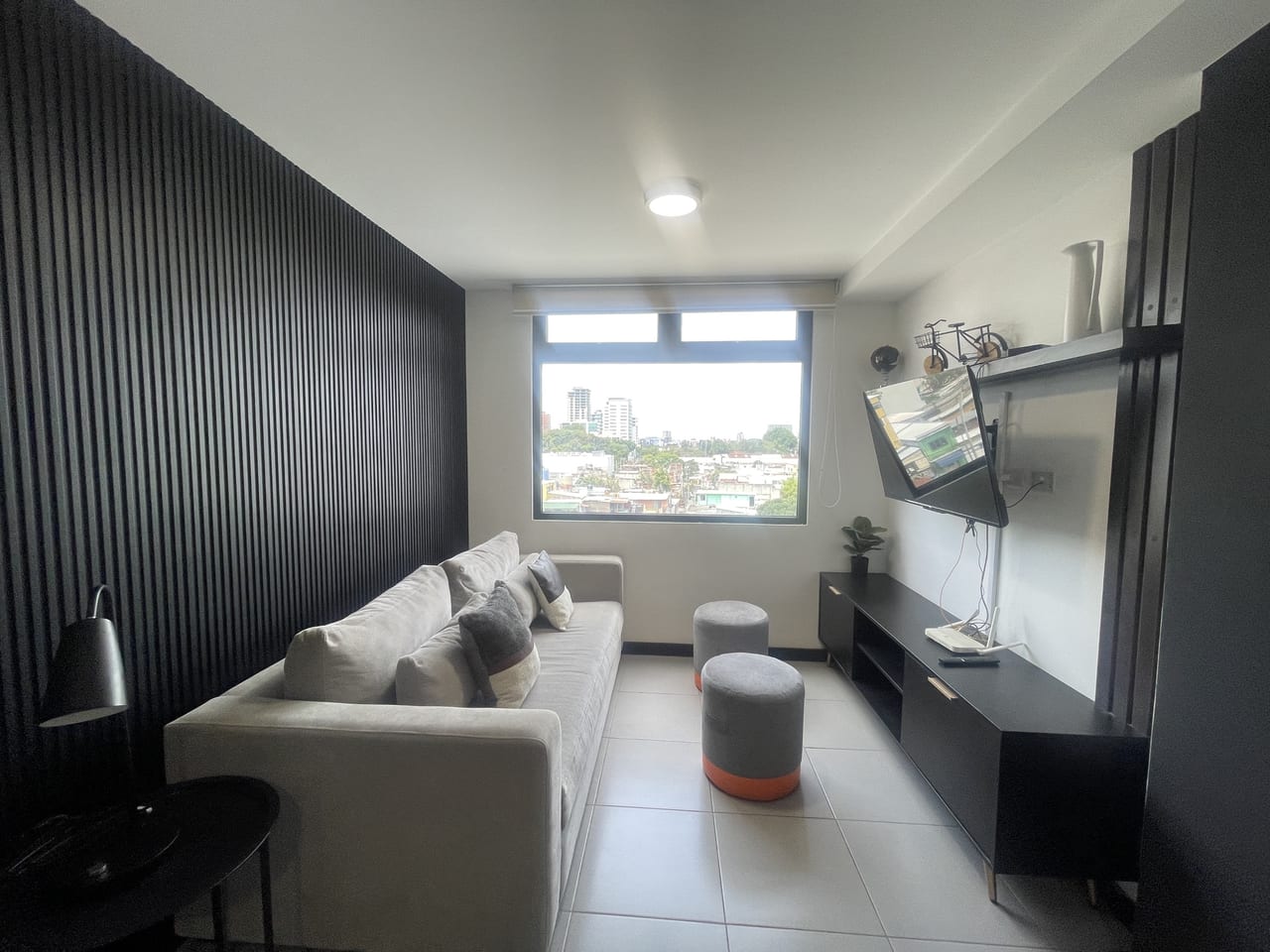 Invierte con ventaja: apartamento acreditado en Airbnb 🏙️ — Apartamento en Venta en Zona 14, Guatemala, Ciudad — foto 1 de 9