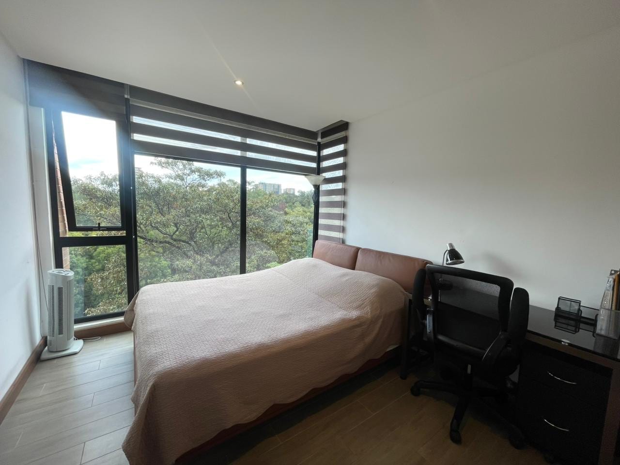 Apartamento en Zona 10 | Balcones | 4 parqueos |Habitaciones con baño — Apartamento en Venta en Zona 10, Guatemala, Ciudad — foto 5 de 12
