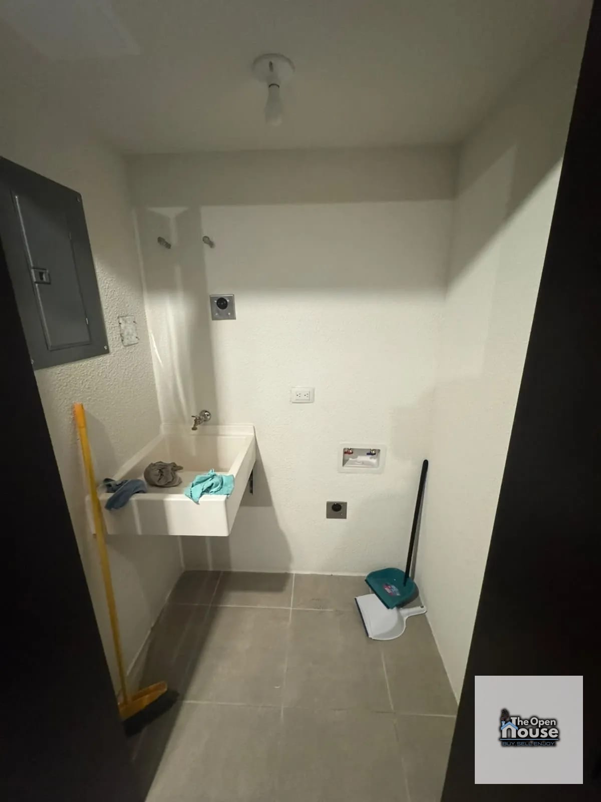 Apartamento Amueblado en Renta – Esenta, Zona 12 — Apartamento en Alquiler en Esenta, Zona 12, Guatemala, Ciudad — foto 13 de 16