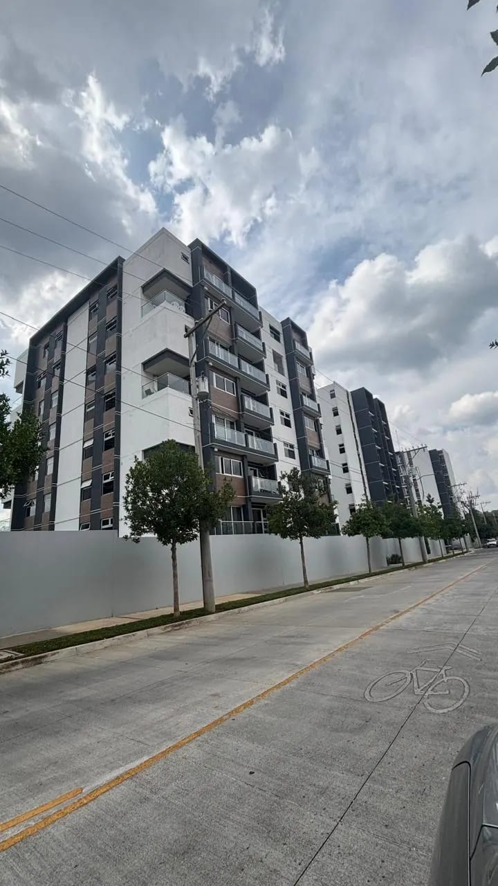 RENTA APARTAMENTO EN SERENA – Condado El Naranjo — Apartamento en Alquiler en Condado Naranjo, Zona 4 Mixco, Guatemala, Ciudad — foto 1 de 11