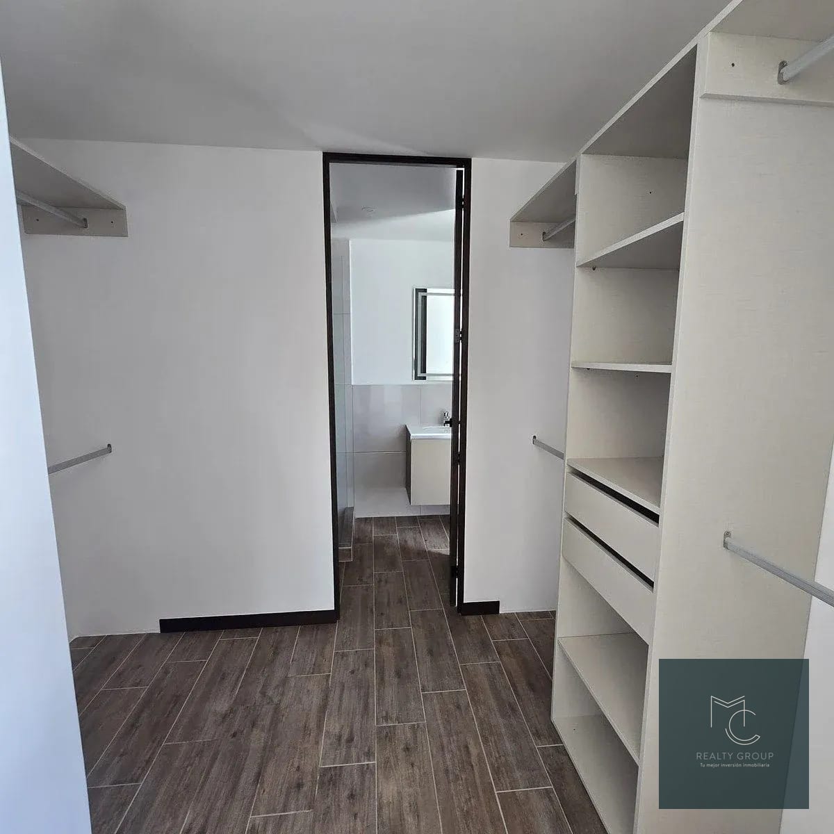 Apartamento en RENTA y VENTA / Torre Ferrán Zona 14 — Apartamento en Alquiler en Zona 14, Guatemala, Ciudad — foto 7 de 11