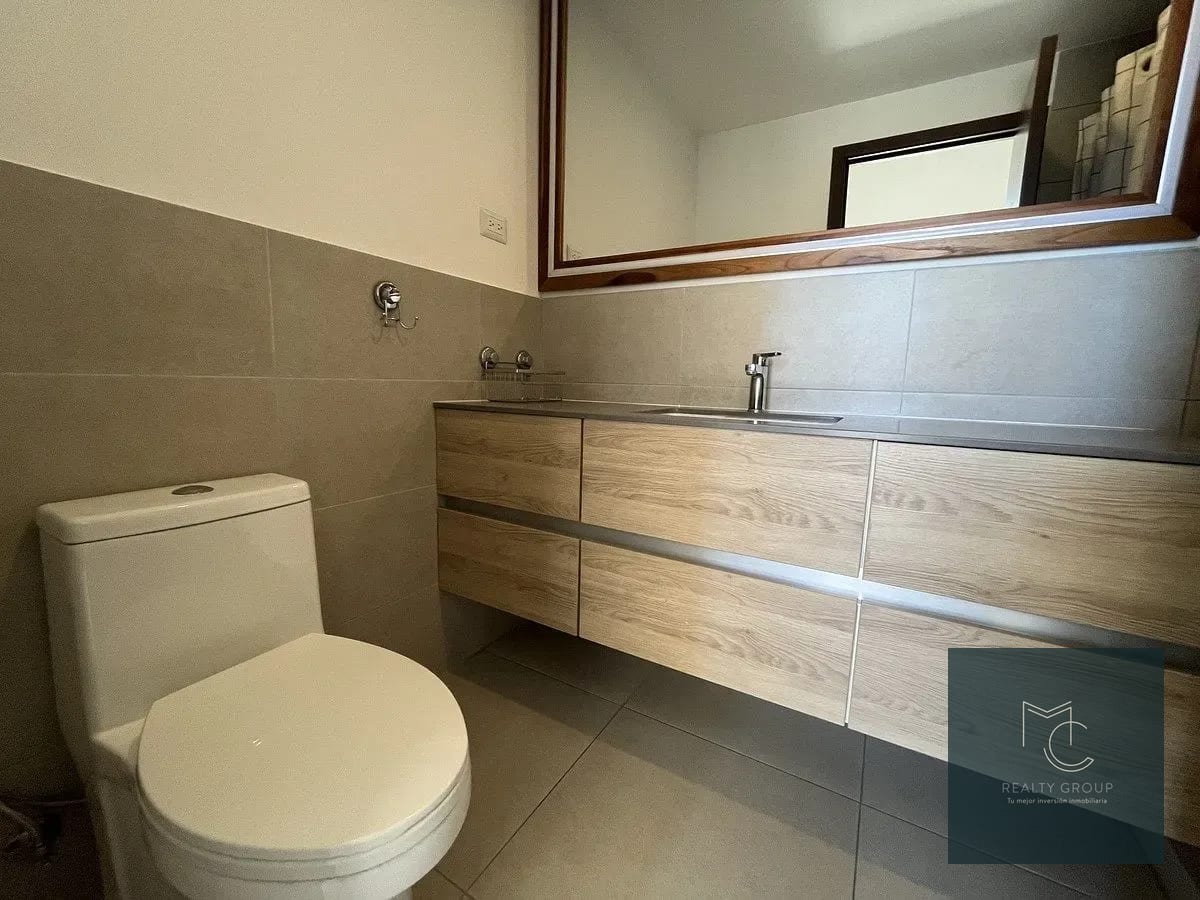 Apartamento semi amueblado en RENTA y VENTA - zona 10 — Apartamento en Alquiler en Mira, Zona 10, Guatemala, Ciudad — foto 5 de 14