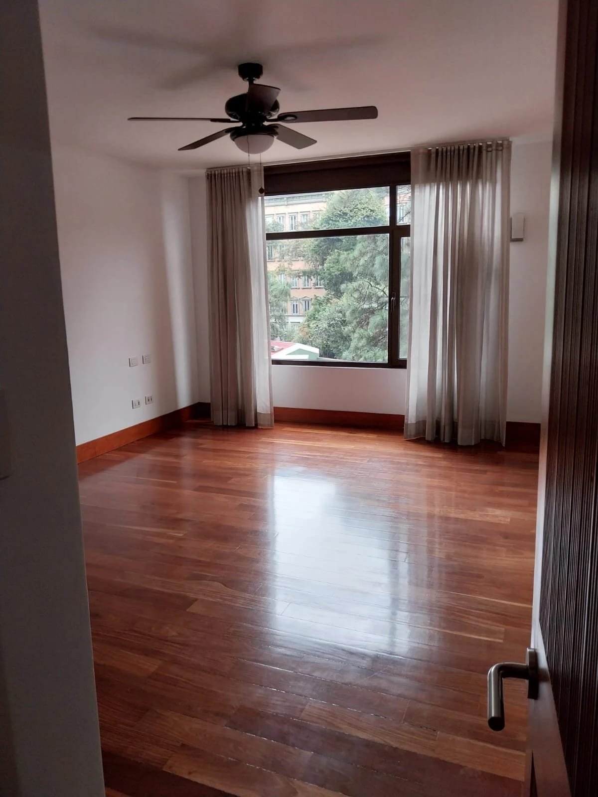 Vive en Casa Margarita zona 10 — Apartamento en Alquiler en Casa Margarita, Zona 10, Guatemala, Ciudad — foto 5 de 7