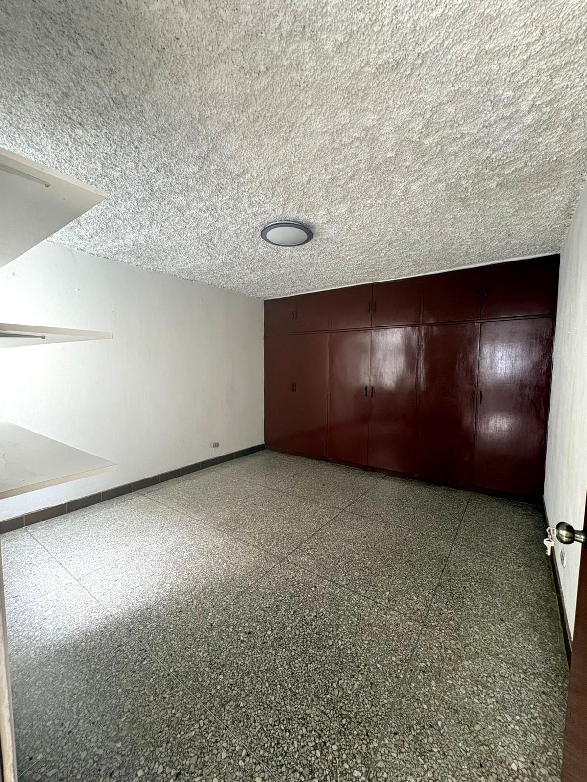 Apartamento en Alquiler Oakland zona 10 — Apartamento en Alquiler en Oakland I, Zona 10, Guatemala, Ciudad — foto 1 de 3