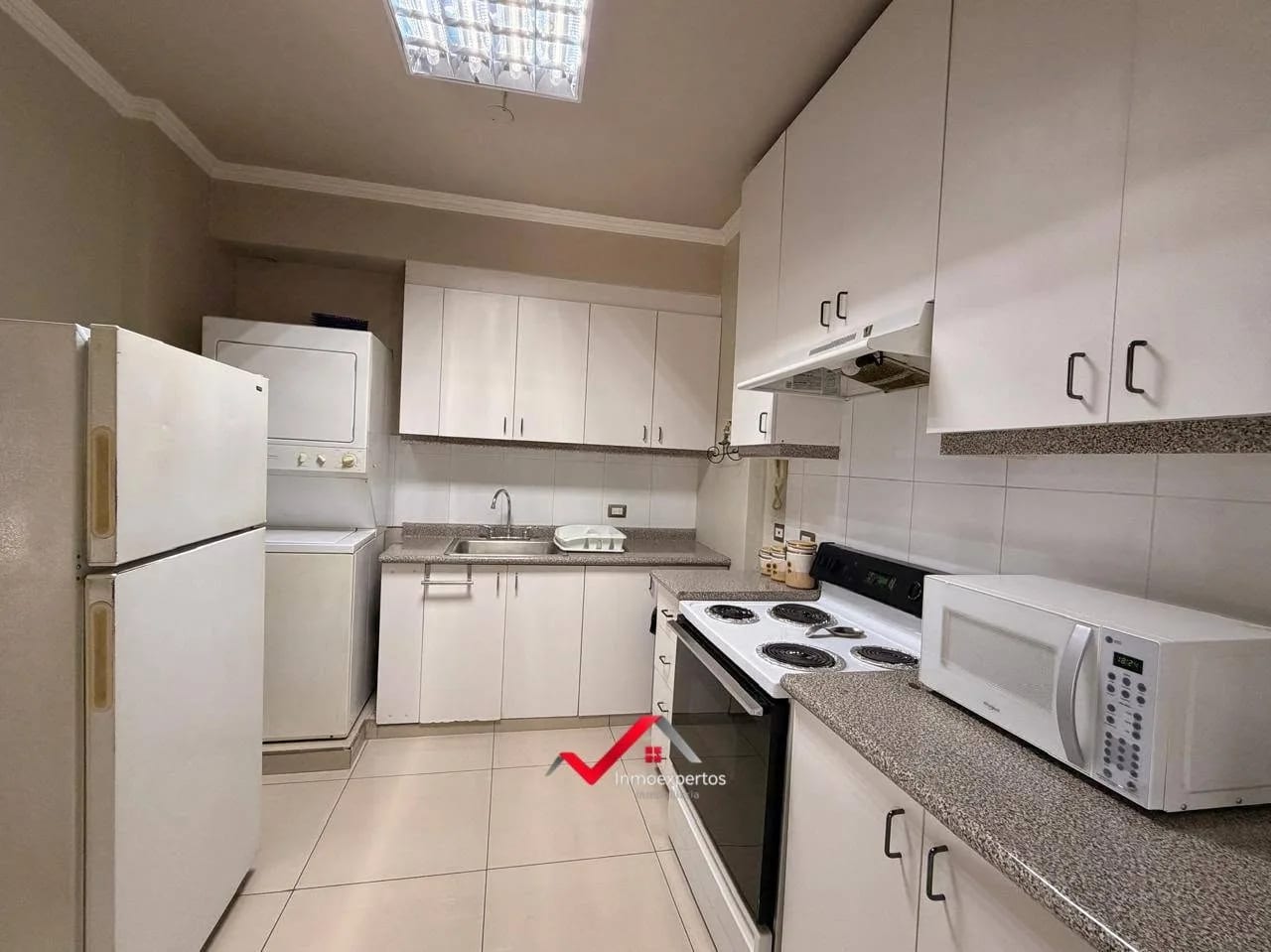 Apartamento con Amplia Terraza , Zona 14 — Apartamento en Alquiler en Zona 14, Guatemala, Ciudad — foto 3 de 9