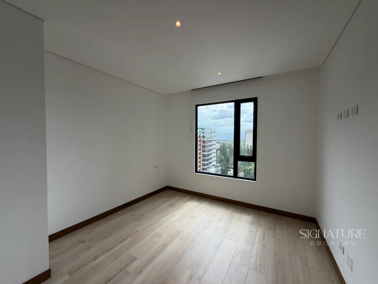 Apartamento en Renta - Ferre Díez Z.10 — Apartamento en Alquiler en Zona 10, Guatemala, Ciudad — foto 4 de 14