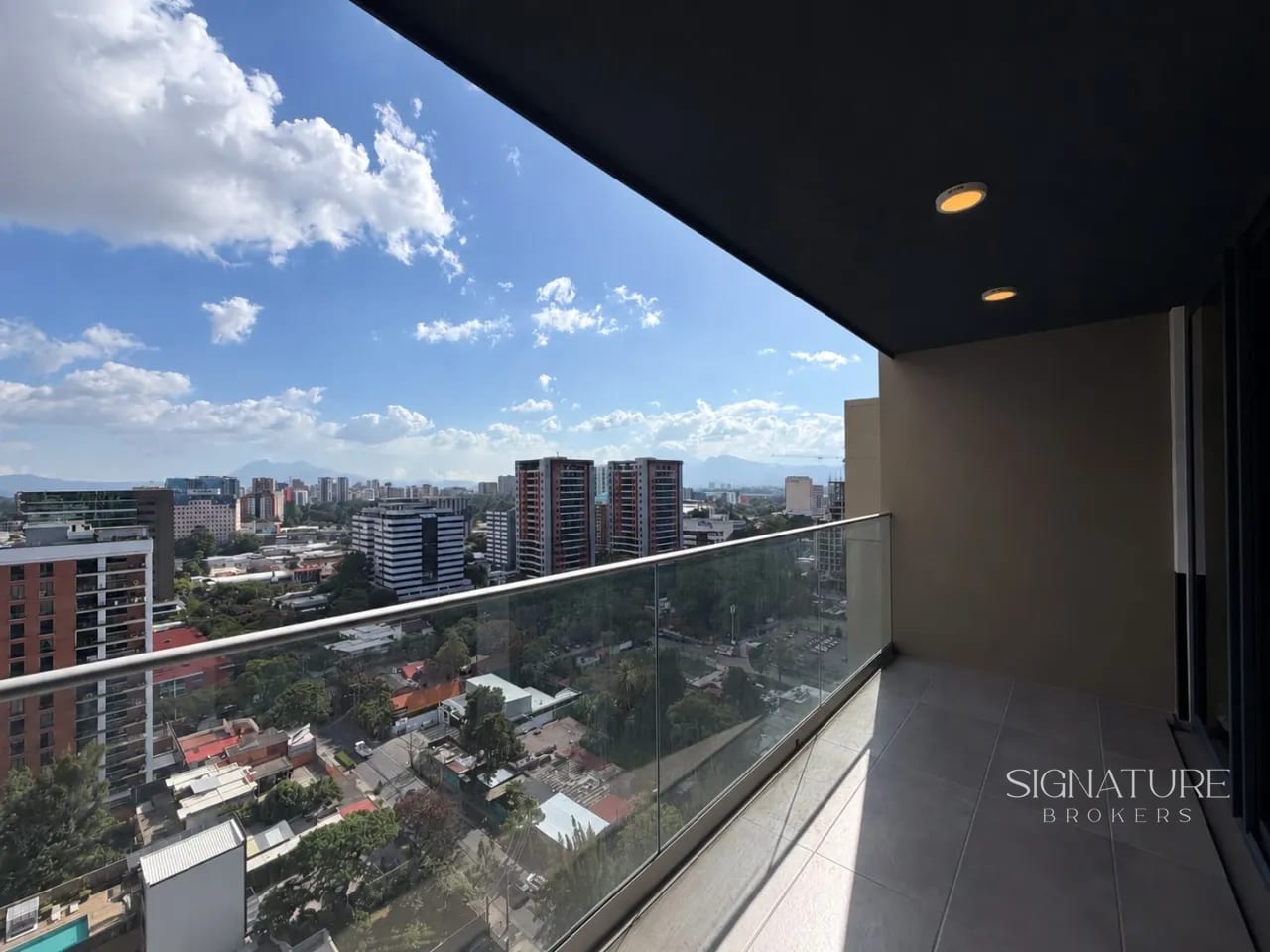 Apartamento en Renta – Vasanta Z.10 — Apartamento en Alquiler en Vasanta, Zona 10, Guatemala, Ciudad — foto 2 de 14
