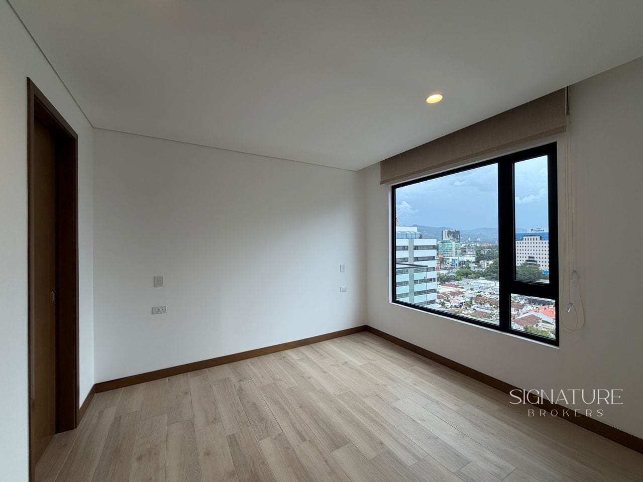 Apartamento en Renta - Ferre Díez Z.10 — Apartamento en Alquiler en Ferré Diez, Zona 10, Guatemala, Ciudad — foto 4 de 11