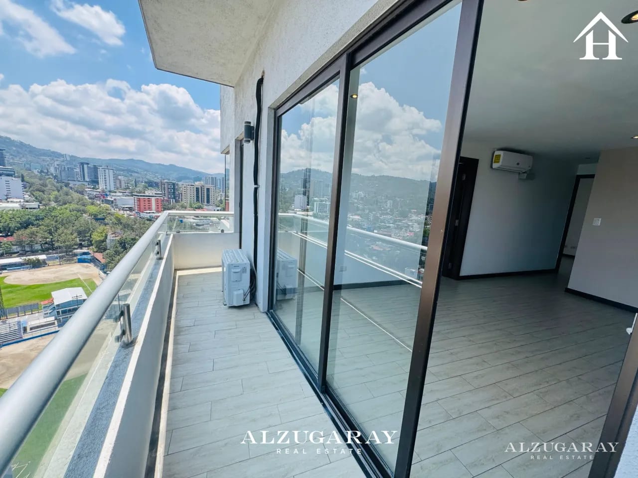 APTO. NIVEL ALTO C/BALCÓN -2 HAB. / EDIFICIO ZONA 15 — Apartamento en Venta en Zona 15, Guatemala, Ciudad — foto 4 de 13
