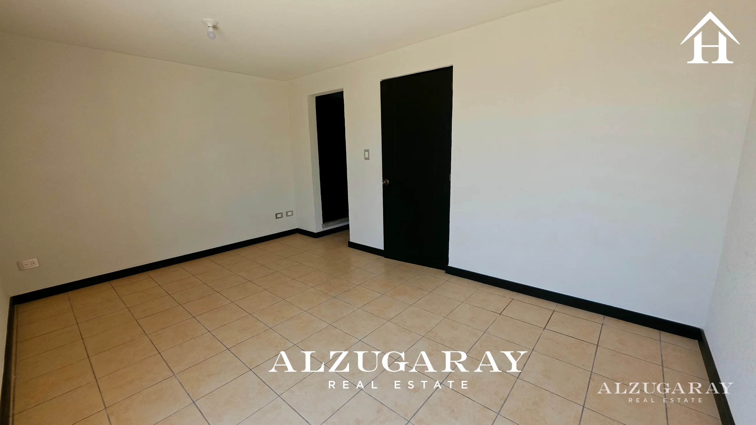 CASA 2 NIVELES CON JARDÍN -3 HAB. / RUTA A STA. ELENA BARILLAS - 7