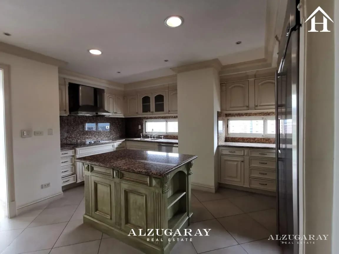 APTO. AMPLIO Y ELEGANTE - 3 HAB. / VILLA RISHO, Z. 14 — Apartamento en Alquiler en Zona 14, Guatemala, Ciudad — foto 4 de 11