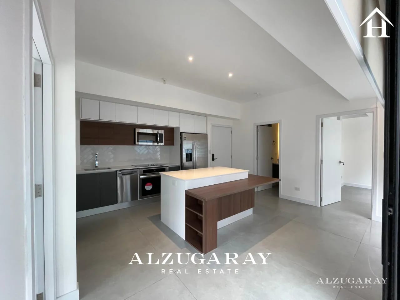 APTO MODERNO C/BALCONES - 2 HAB./ EDIF. BONADIEZ, Z.10 — Apartamento en Alquiler en Bonadiez, Zona 10, Guatemala, Ciudad — foto 3 de 11