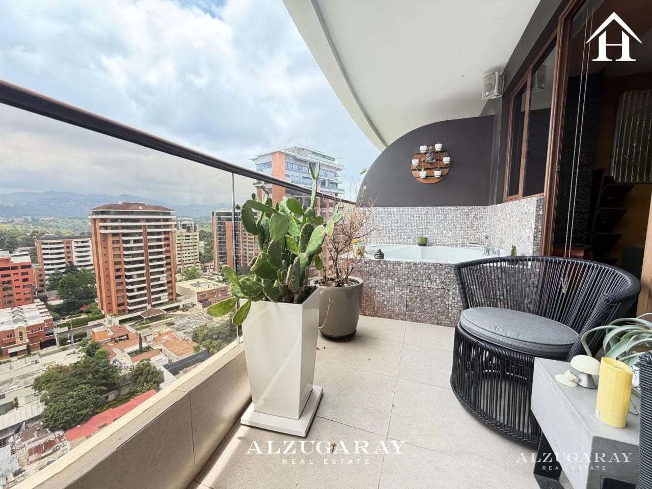 APTO AMUEBLADO C/ JACUZZI - 1 HAB. / EDIFICIO EN ZONA 14 — Apartamento en Alquiler en Zona 14, Guatemala, Ciudad — foto 4 de 12