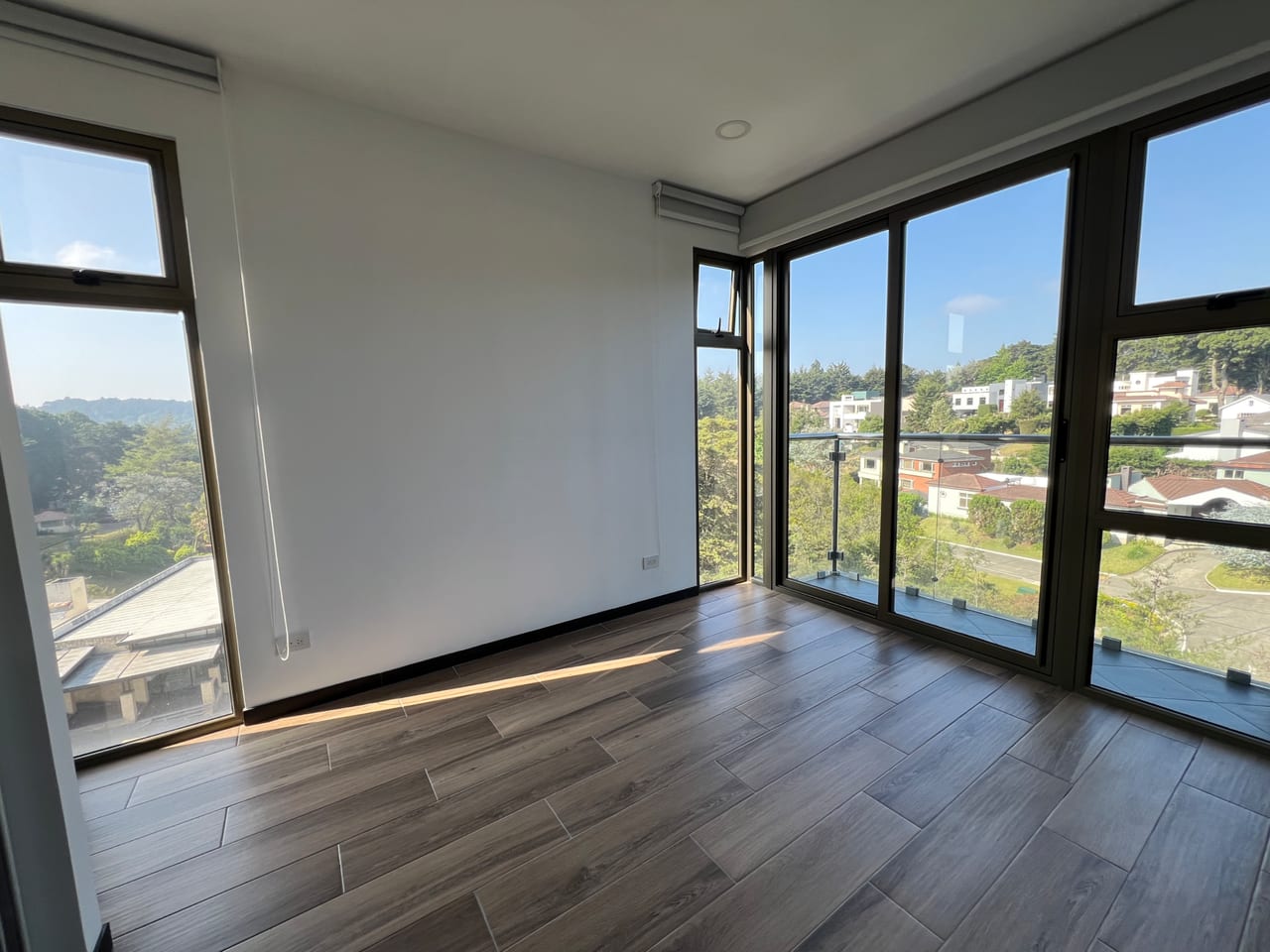 APARTAMENTO RENTA VIAGGIO MUXBAL KM 9 ANTIGUA CARRETERA MUXBAL , 3 DORMITORIOS, 2 PARQUEOS TÁNDEM , BODEGA, 90 MTS2 $ 1,000 MENSUALES — Apartamento en Alquiler en Muxbal, Guatemala, Ciudad — foto 3 de 4