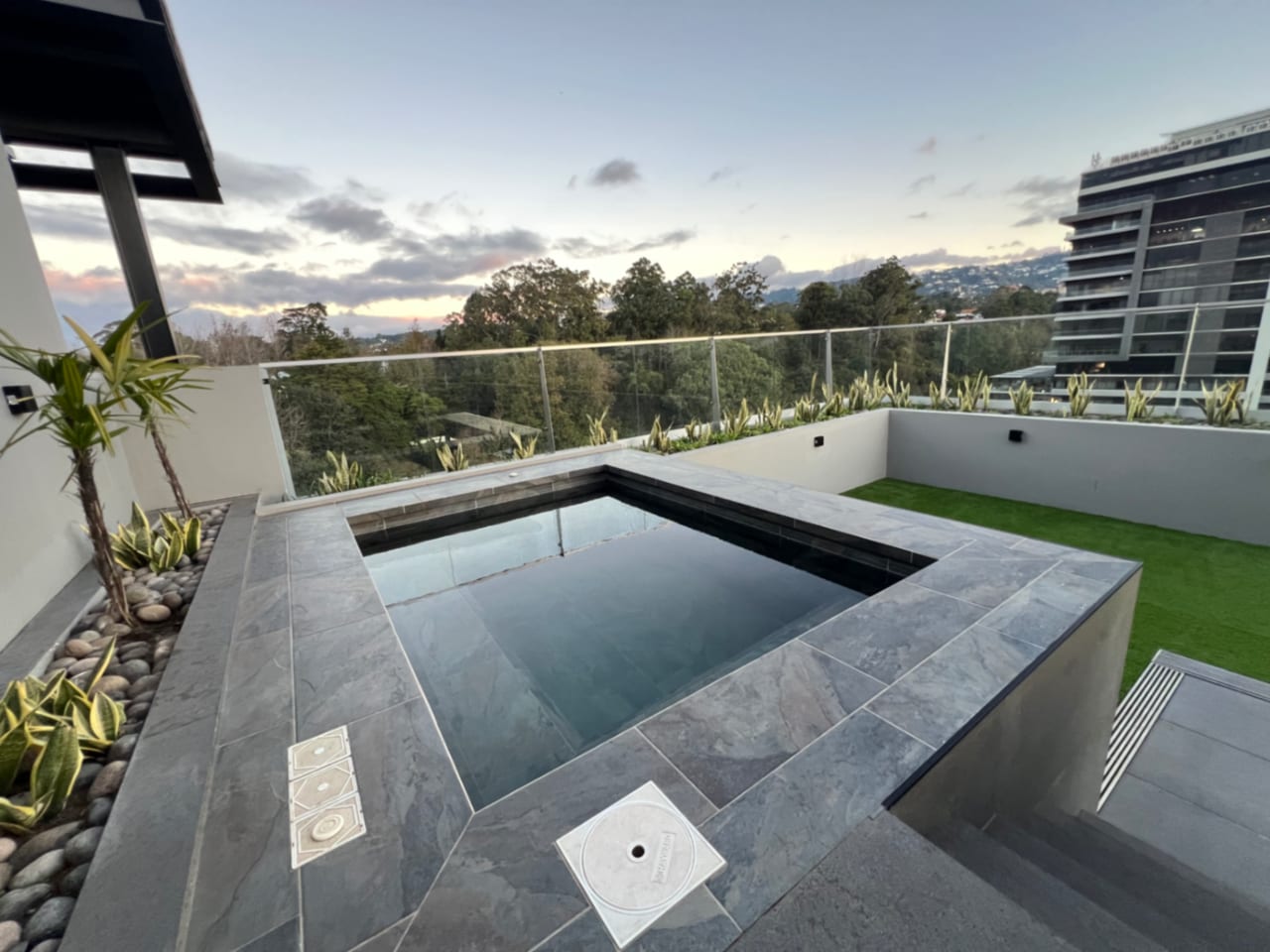 PENTHOUSE RENTA SPAZIO RESIDENCIAS, CON AIRE ACONDICIONADO ZONA 15, 135 MTS2 DE APTO + 96 MTS2 TERRAZA, 3 DORMITORIOS + DORM SERVICIO $4,580 + IVA — Apartamento en Venta en Zona 15, Guatemala, Ciudad — foto 7 de 7