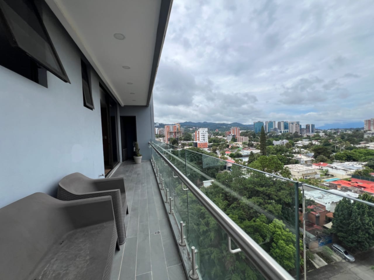 APARTAMENTO RENTA ZONA 15 VH 2, ESIFICIO VHISTA, 2 DORMITORIOS CADA UNO CON BAÑO 131 MTS2 CON VISTS ESPECTACULAR $1,700 — Apartamento en Alquiler en Vista Hermosa II, Zona 15, Guatemala, Ciudad — foto 4 de 10