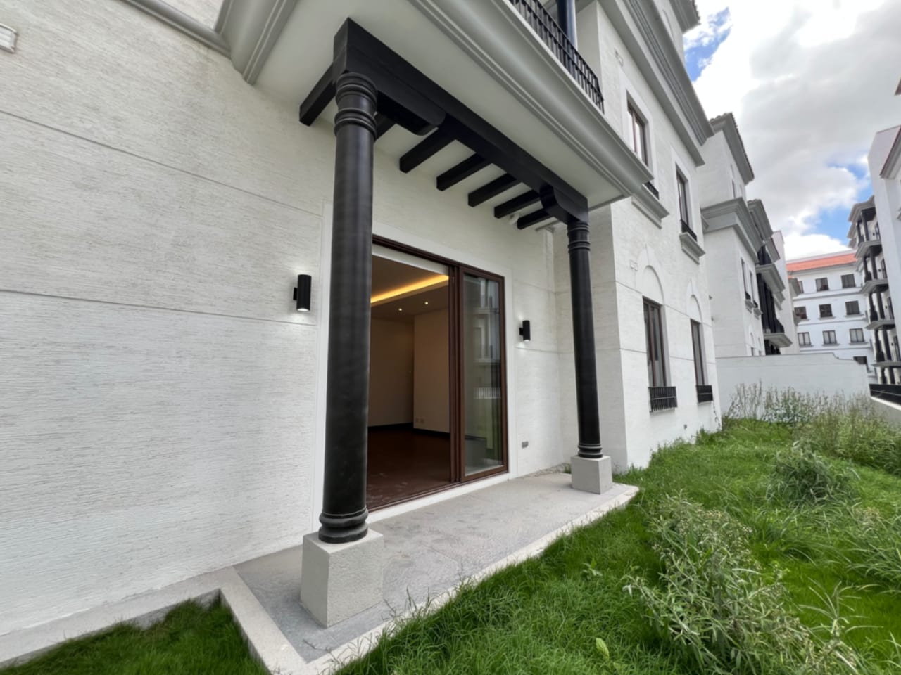 Nogales de Cayalá Zona 16, Apartamento Nuevo con Jardín 3 Dormitorios Venta Y/o Renta 160 MTS2 Apto + 50 Mts Jardín + 4 Parqueos Venta $850,000 Renta $3,250 — Apartamento en Alquiler en Zona 16, Guatemala, Ciudad — foto 4 de 9