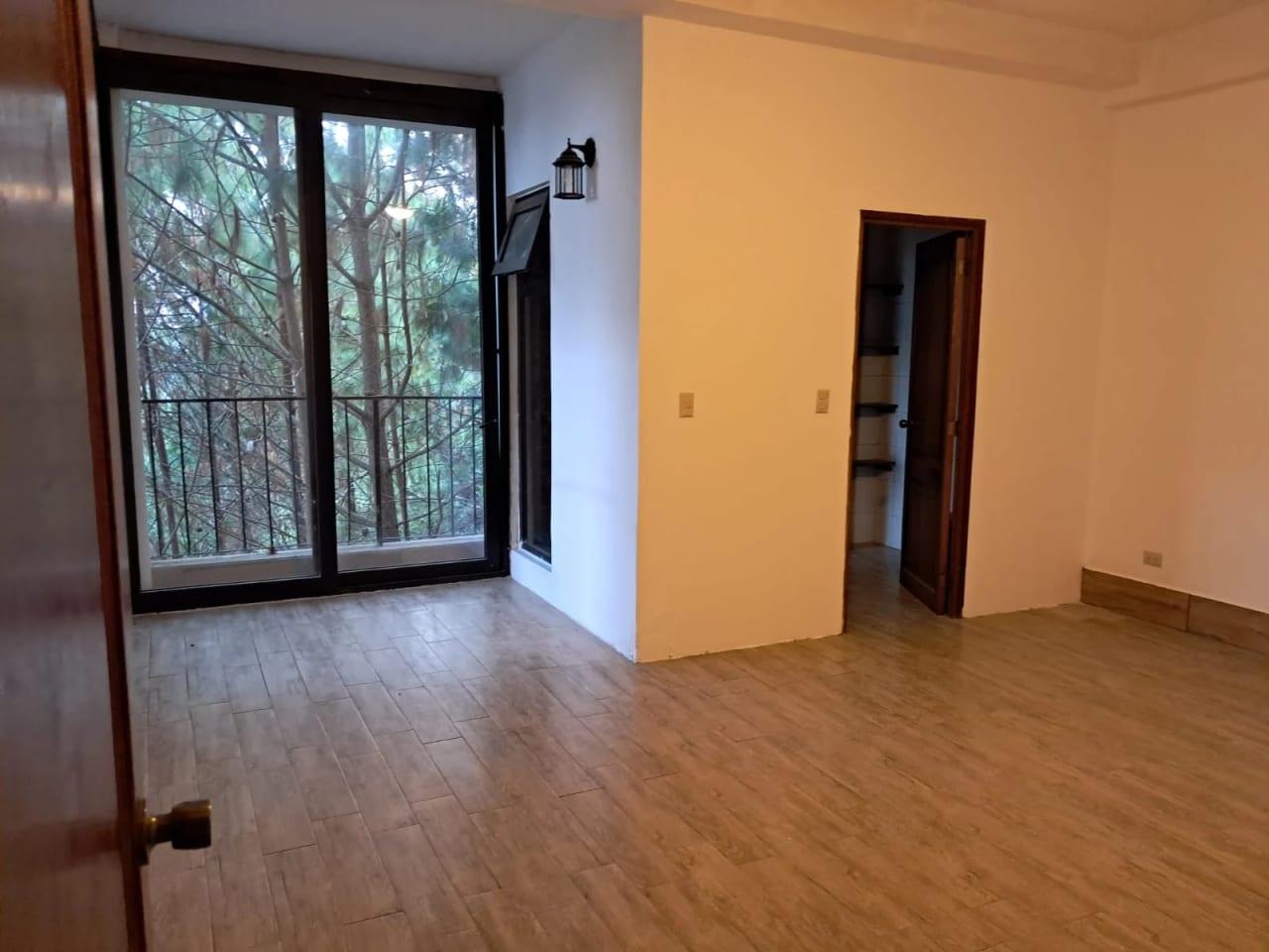 ALQUILO APARTAMENTO CON PRECIOSA VISTA EN BELLAS LUCES — Apartamento en Alquiler en Santa Catarina Pinula, Guatemala, Ciudad — foto 2 de 10