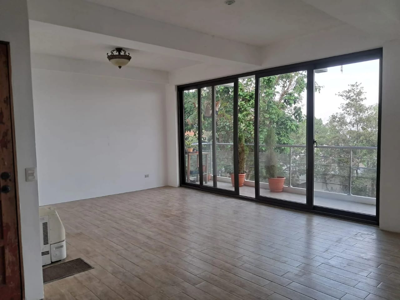 ALQUILO APARTAMENTO CON PRECIOSA VISTA EN BELLAS LUCES — Apartamento en Alquiler en Santa Catarina Pinula, Guatemala, Ciudad — foto 1 de 10