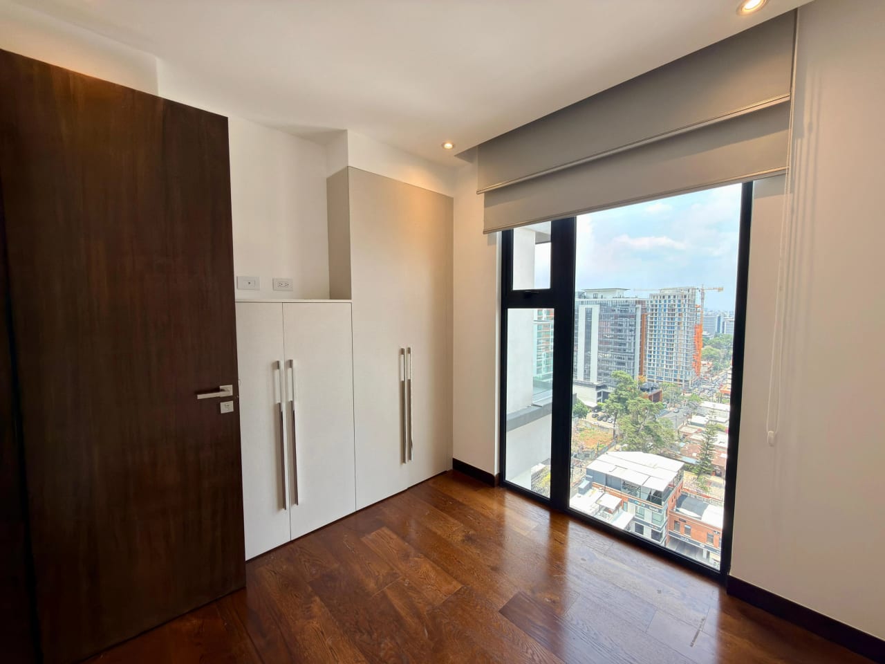 Alquilo apartamento en Vasanta zona 10 — Apartamento en Alquiler en Zona 10, Guatemala, Ciudad — foto 4 de 17