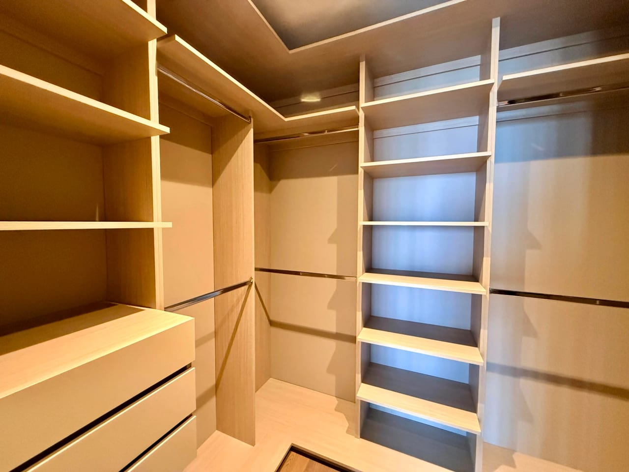 Apartamento en venta edificio Santa Sofia 7ma zona 10 — Apartamento en Venta en Zona 10, Guatemala, Ciudad — foto 12 de 17