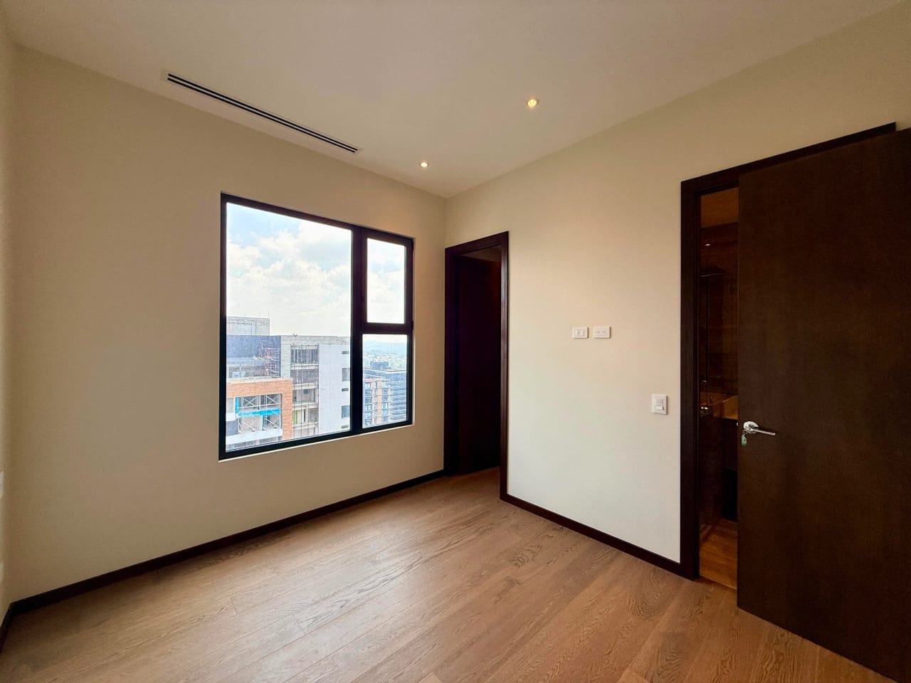 Apartamento en venta edificio Santa Sofia 7ma zona 10 — Apartamento en Venta en Zona 10, Guatemala, Ciudad — foto 13 de 17