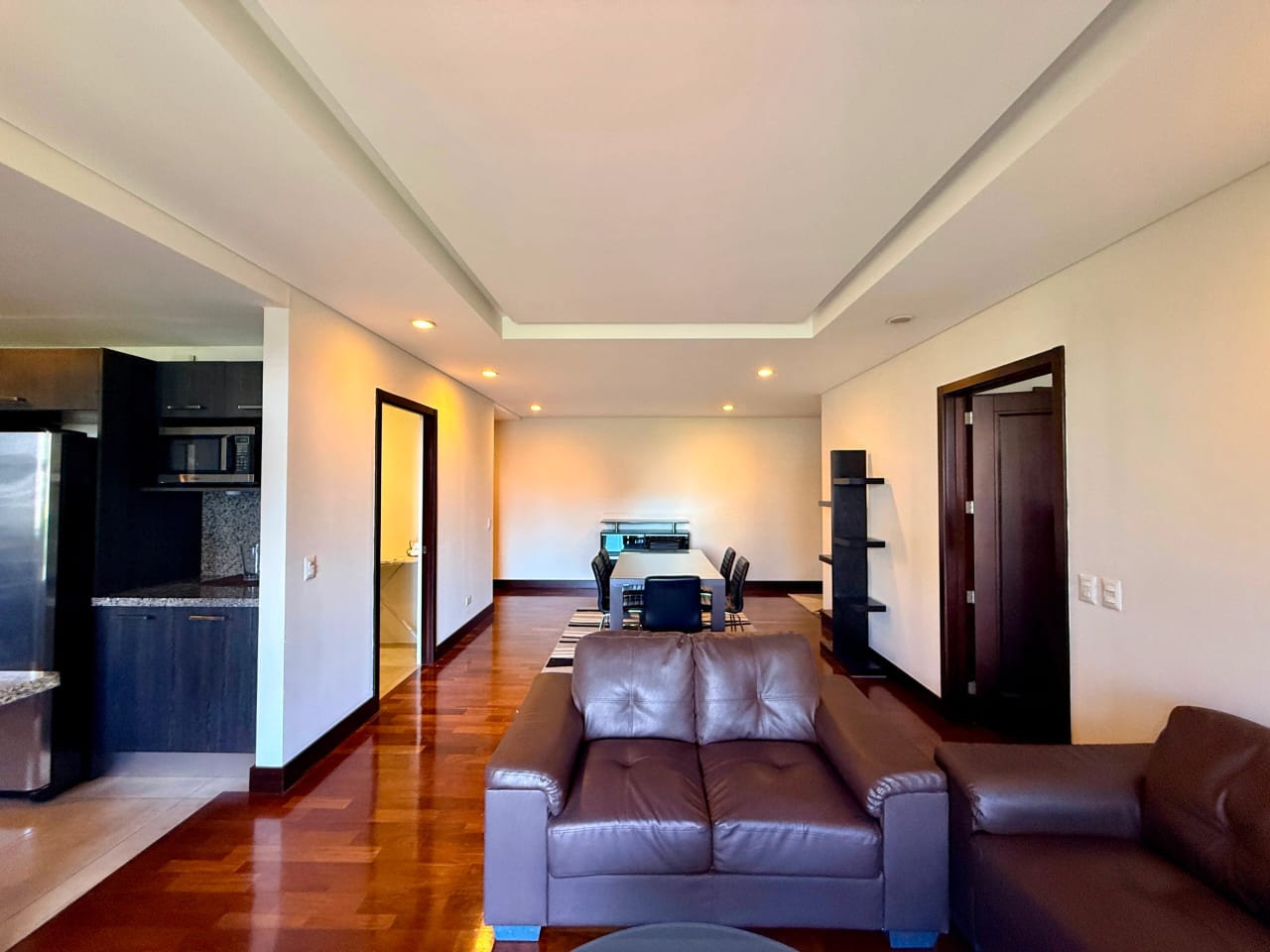 Apartamento amueblado en alquiler edifcio Santa Sofia zona 10 — Apartamento en Alquiler en Zona 10, Guatemala, Ciudad — foto 1 de 17