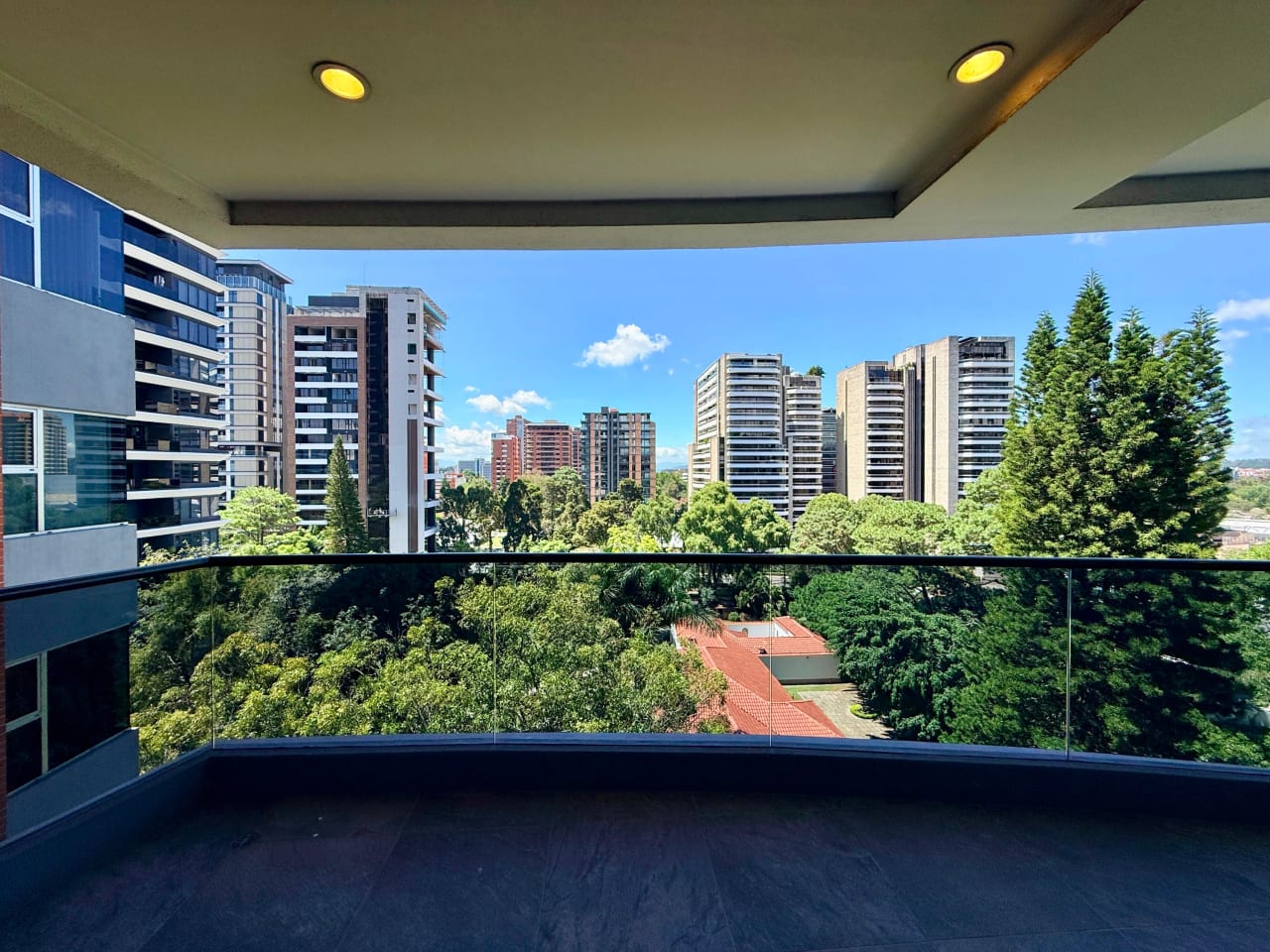 Apartamento amueblado en alquiler edifcio Santa Sofia zona 10 — Apartamento en Alquiler en Zona 10, Guatemala, Ciudad — foto 5 de 17