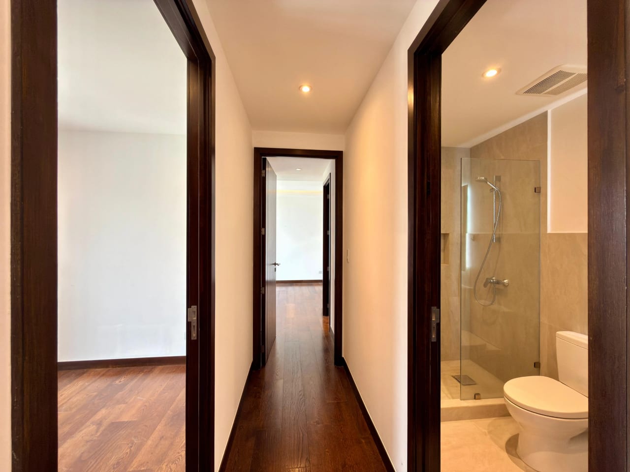 Apartamento en alquiler en edificio Vasanta zona 10 — Apartamento en Alquiler en Zona 10, Guatemala, Ciudad — foto 9 de 17