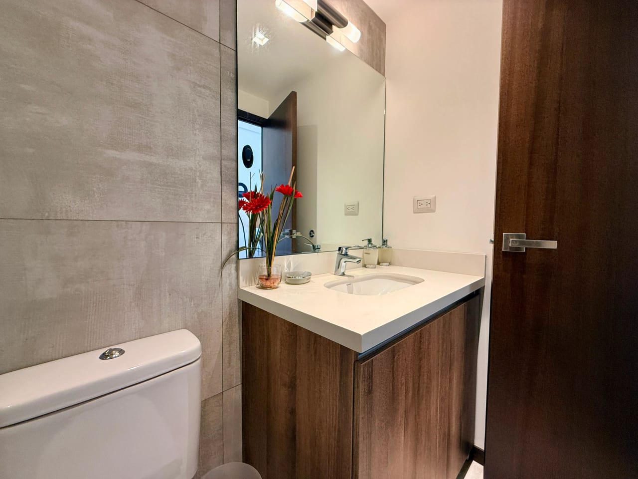 Apartamento en venta eb Casa Clara zona 10 — Apartamento en Venta en Zona 10, Guatemala, Ciudad — foto 12 de 17