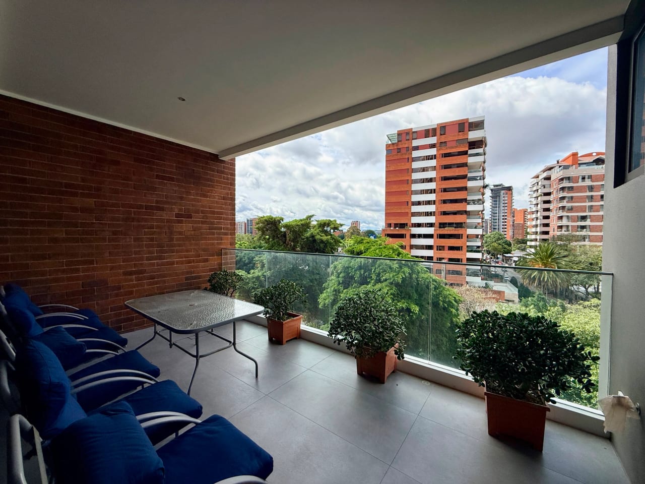 Apartamento amueblado en alquiler en edificio Echo zona 14 — Apartamento en Alquiler en Zona 14, Guatemala, Ciudad — foto 4 de 17