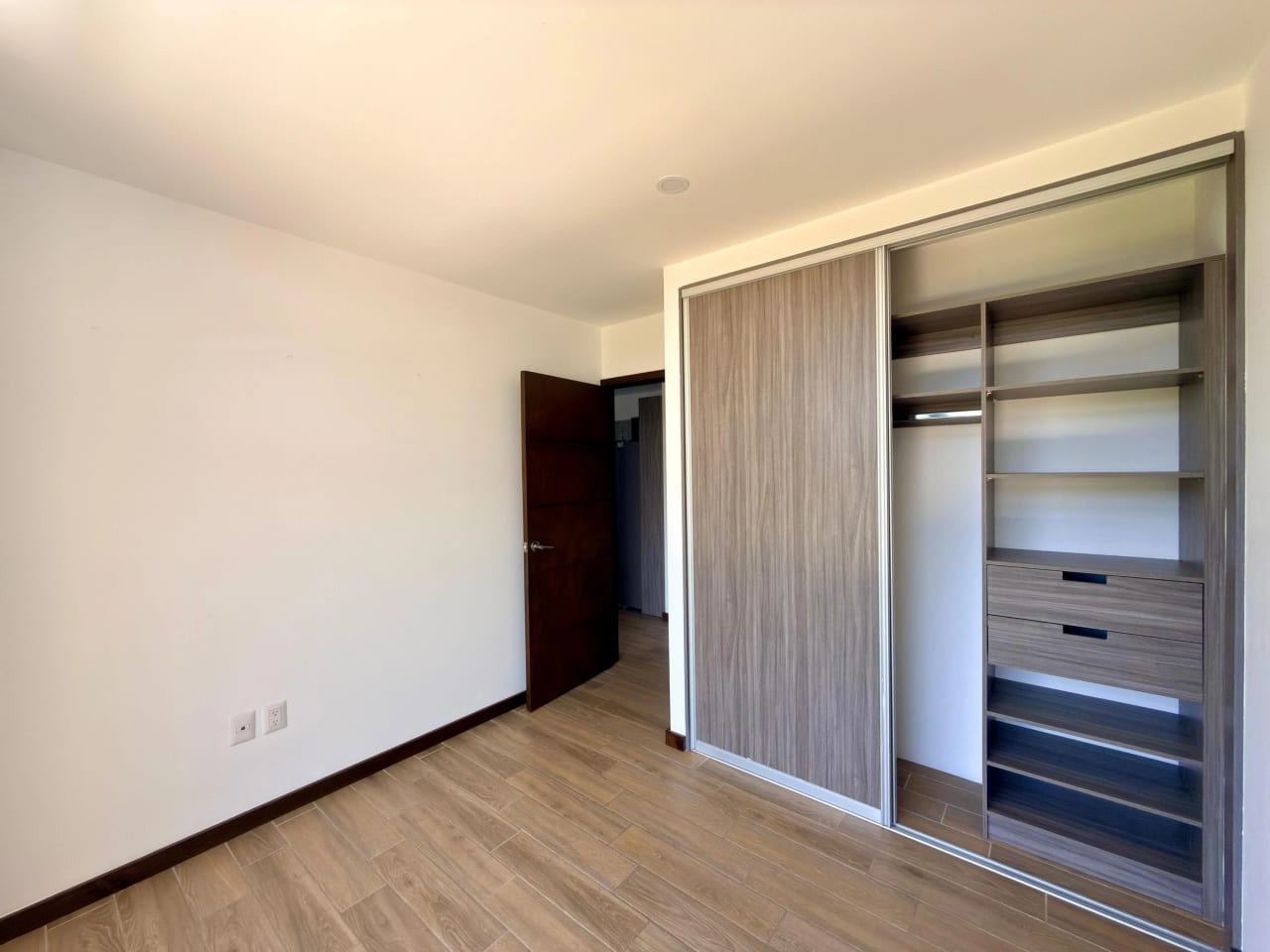 Apartamento en venta eb edificio O2 km 14.5 Carretera Salvador — Apartamento en Venta en Carretera a El Salvador, Guatemala, Ciudad — foto 4 de 17