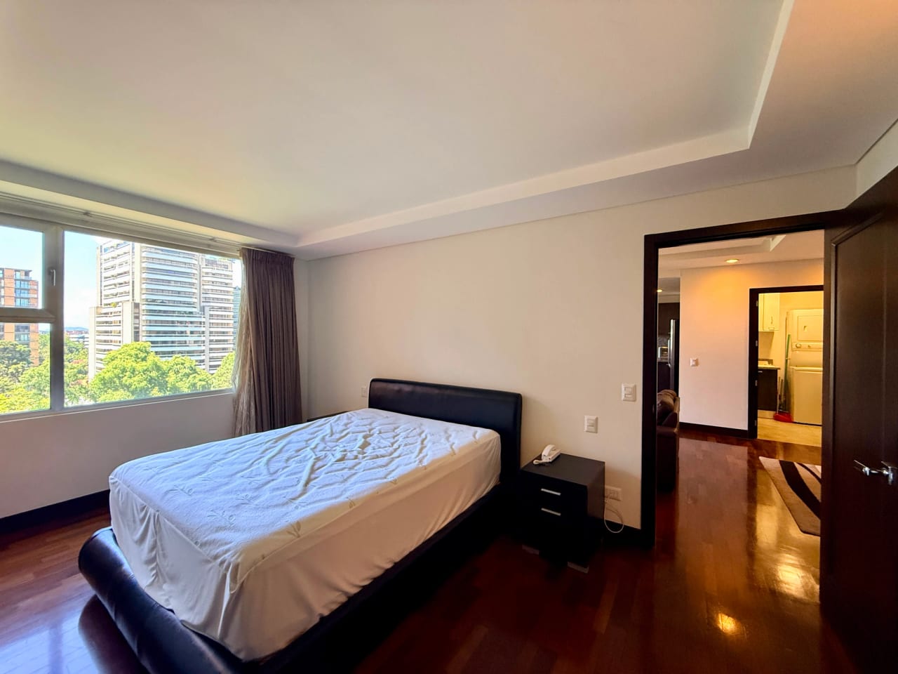 Apartamento amuebaldo en alquiler en edificio Santa Sofia zona 10 — Apartamento en Alquiler en Zona 10, Guatemala, Ciudad — foto 7 de 17