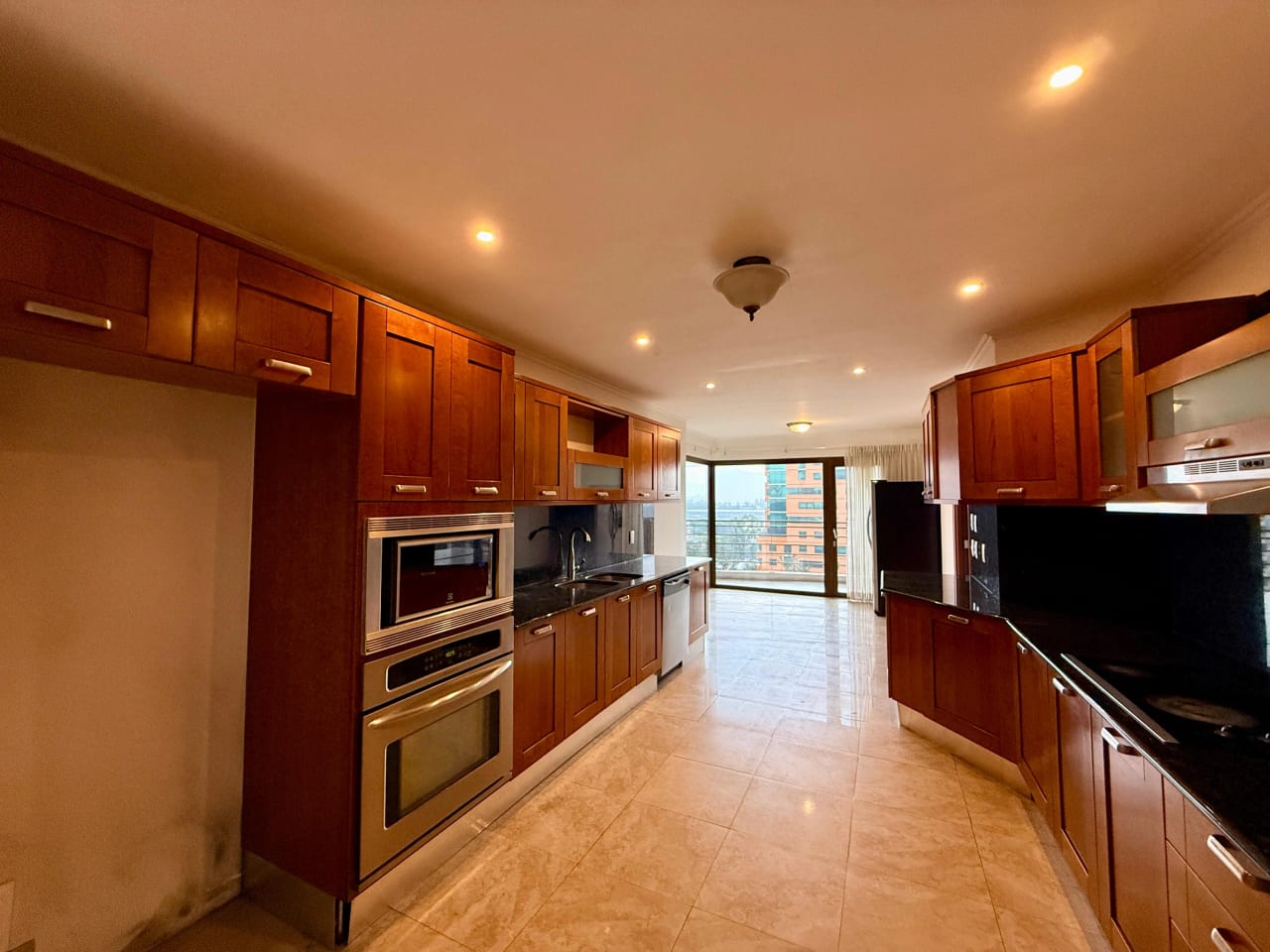 Apartamento en alquiler en edificio Tadeus zona 14 — Apartamento en Alquiler en Zona 14, Guatemala, Ciudad — foto 1 de 17