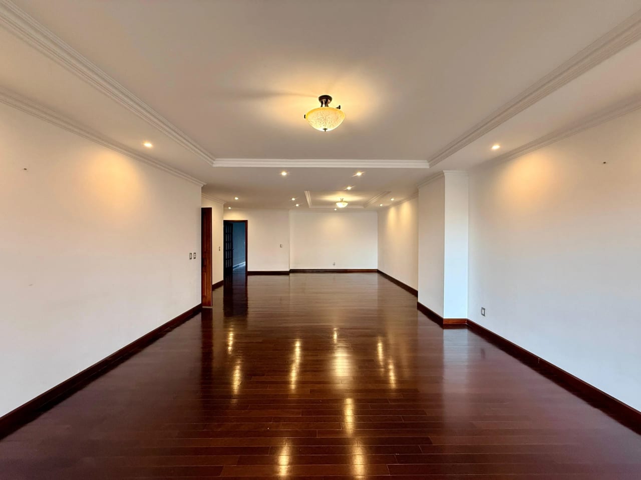 Apartamento en alquiler en edificio Tadeus zona 14 — Apartamento en Alquiler en Zona 14, Guatemala, Ciudad — foto 5 de 17