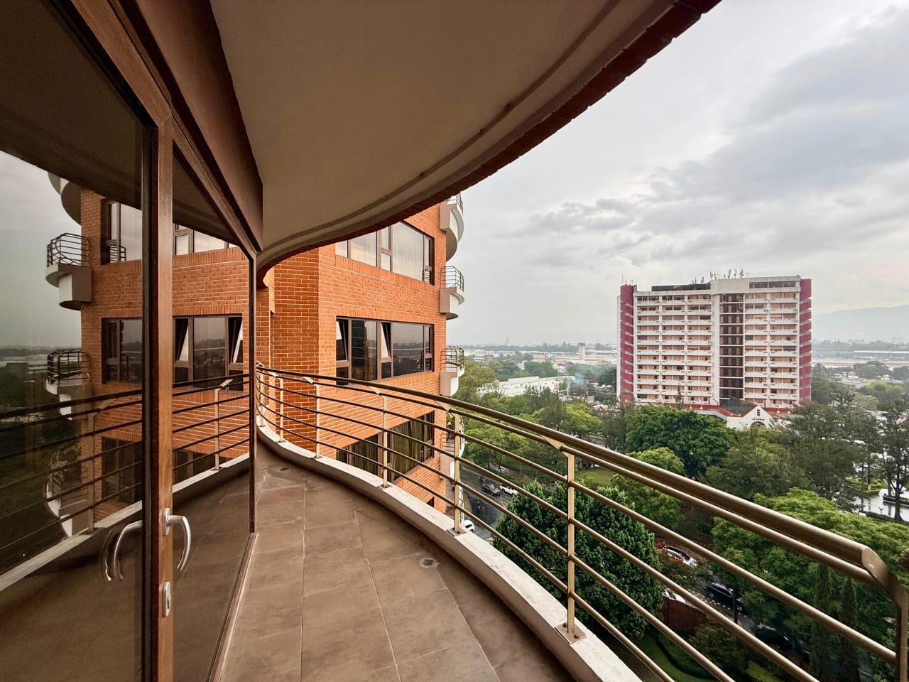 Apartamento en alquiler en edificio Tadeus zona 14 — Apartamento en Alquiler en Zona 14, Guatemala, Ciudad — foto 8 de 17