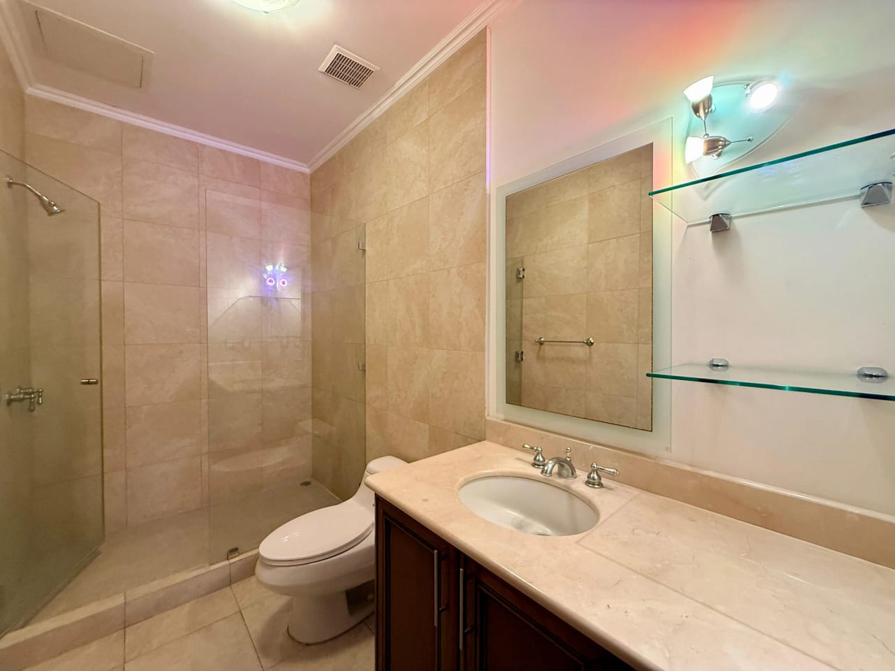 Apartamento en alquiler en edificio Tadeus zona 14 — Apartamento en Alquiler en Zona 14, Guatemala, Ciudad — foto 14 de 17
