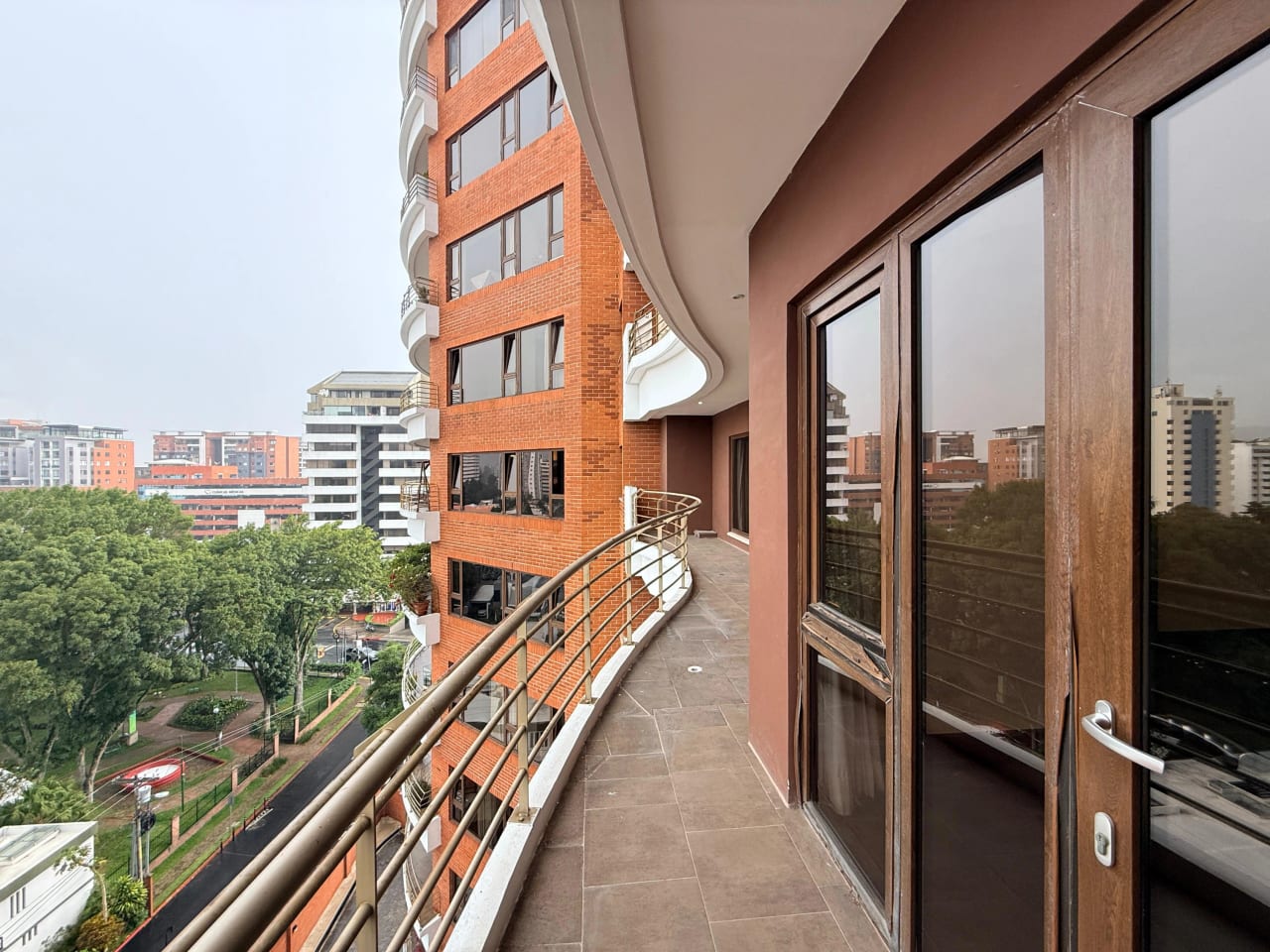 Apartamento en alquiler en edificio Tadeus zona 14 — Apartamento en Alquiler en Zona 14, Guatemala, Ciudad — foto 15 de 17