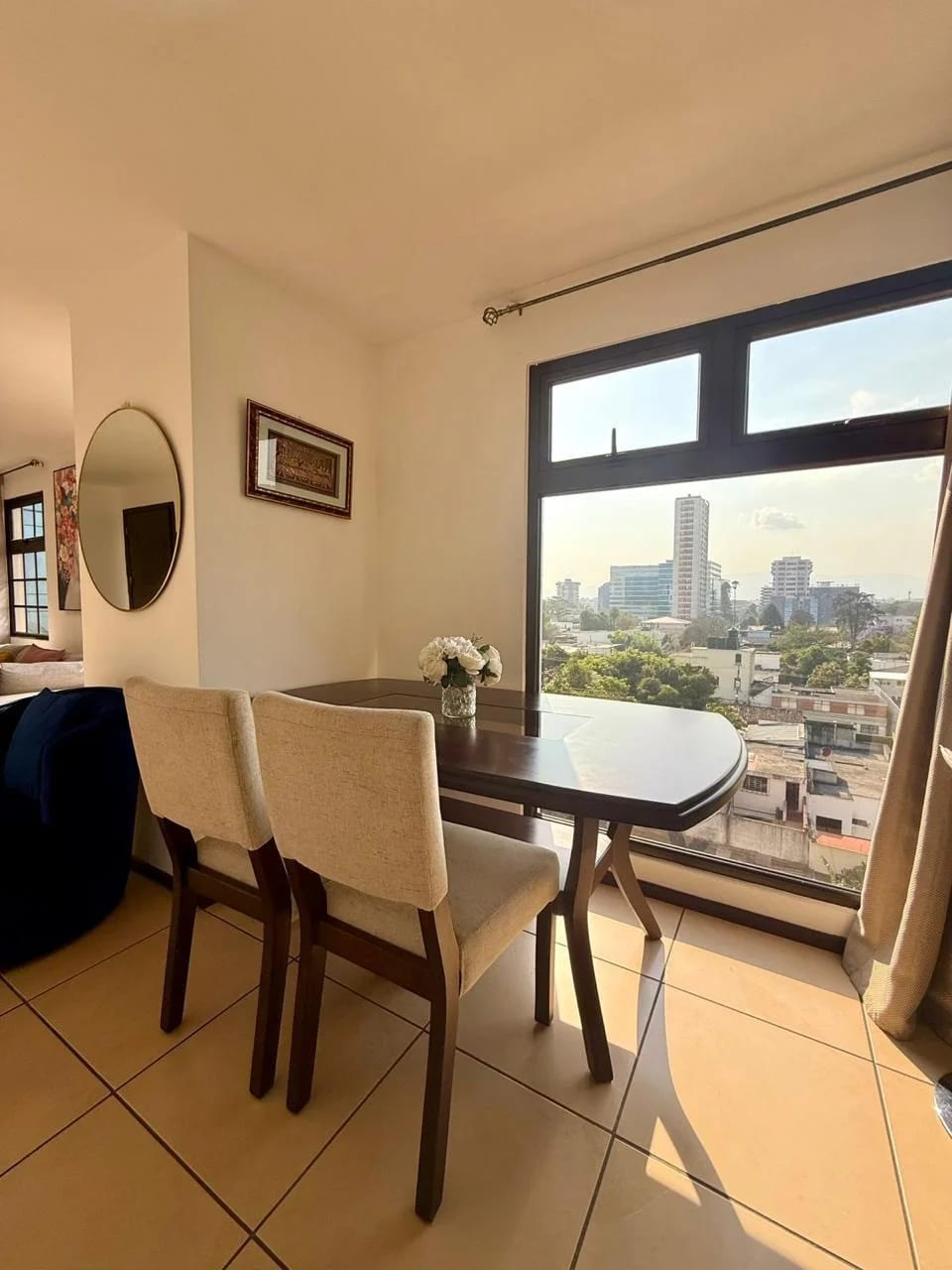 Apartamento amueblado en renta Zona 10 - La Madeleine — Apartamento en Alquiler en Zona 10, Guatemala, Ciudad — foto 4 de 15