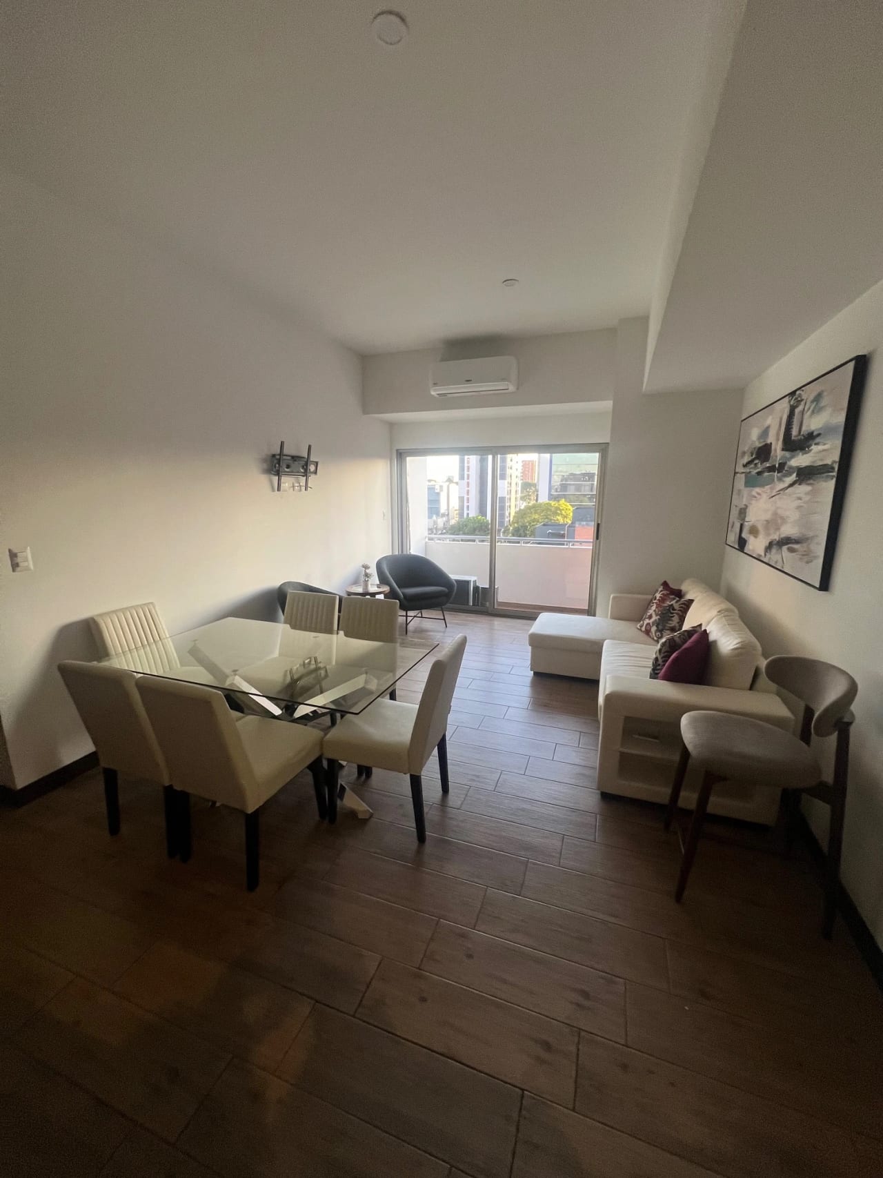 Apartament en renta con o sin muebles - Zona 10 — Apartamento en Alquiler en Zona 10, Guatemala, Ciudad — foto 1 de 12