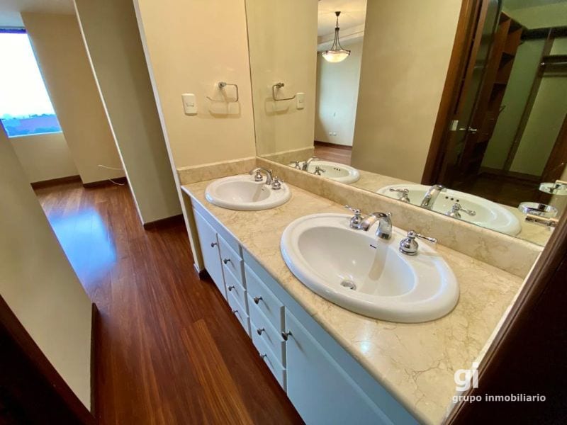 Apartamento en alquiler zona 10, 2 dormitorios + cuarto de servicio — Apartamento en Alquiler en Zona 10, Guatemala, Ciudad — foto 6 de 10