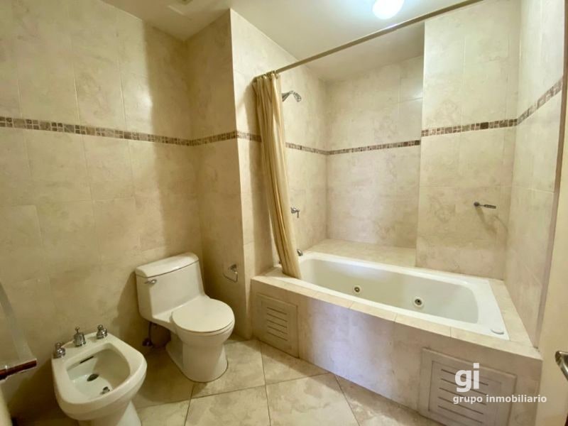 Apartamento en alquiler zona 10, 2 dormitorios + cuarto de servicio - 5