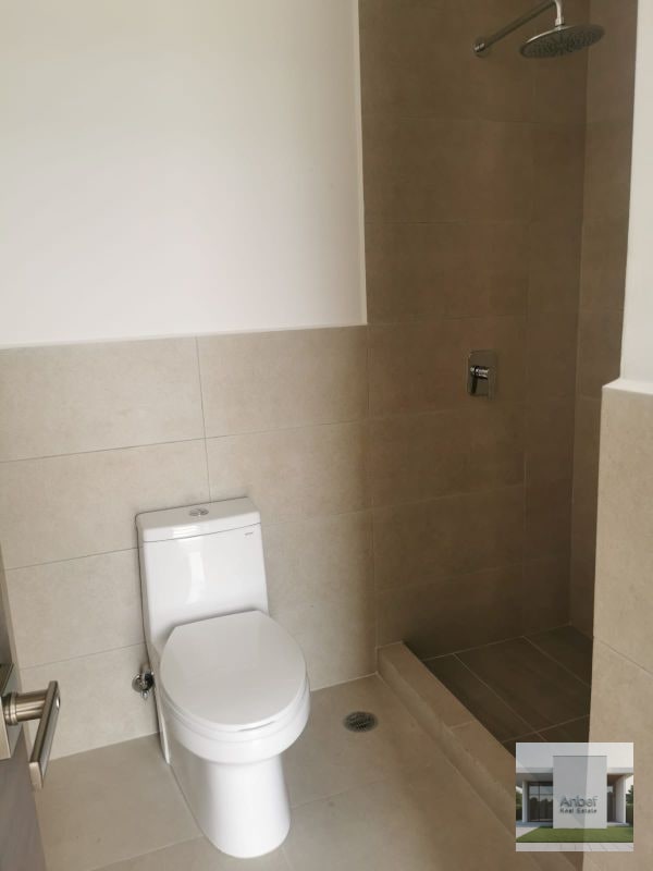 Bonito Apartamento en Edificio MIRA, de 2 Dormitorios en Zona 10 - 11