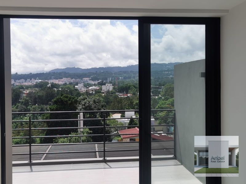 Bonito Apartamento en Edificio MIRA, de 2 Dormitorios en Zona 10 - 2