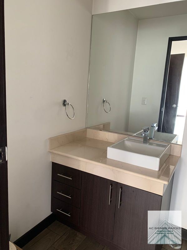 3 habitaciones zona 10 - 6