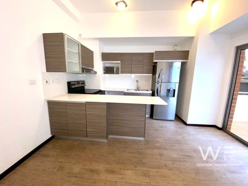 ALQUILO APARTAMENTO ZONA 10 EDIFICIO CASALINI 1001-R-198 - 1