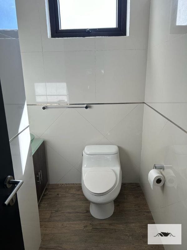 En Venta o Renta Amplio Apartamento Remodelado Zona 10 — Apartamento en Venta en Ciudad Vieja, Zona 10, Guatemala, Ciudad — foto 2 de 14
