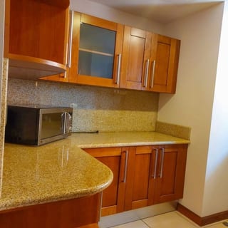 AMPLIO APARTAMENTO EN RENTA ZONA 14 — Apartamento en Alquiler en Arcángel Miguel, Zona 14, Guatemala, Ciudad — miniatura 2 de 12