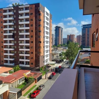 AMPLIO APARTAMENTO EN RENTA ZONA 14 — Apartamento en Alquiler en Arcángel Miguel, Zona 14, Guatemala, Ciudad — miniatura 1 de 12