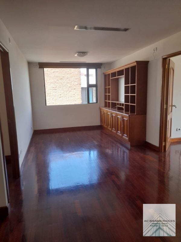 Elegante apartamento zona 14 — Apartamento en Alquiler en Almeira, Zona 14, Guatemala, Ciudad — foto 12 de 16